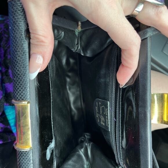 Vintage 80s Art Deco Designer Patent Leather bag in black Gold Clasp 6 - Picture 5 of 8